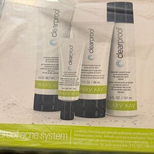 Mary Kay Clearproof Acne Treatment Set - White and Lime